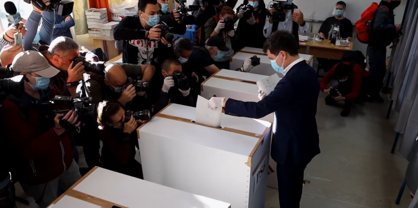 Cu ce se ocupă Mirabela Grădinaru, soţia lui Nicușor Dan! Noul primar general al Capitalei a cunoscut-o în timpul facultății pe cea care i-a dăruit o fetiță