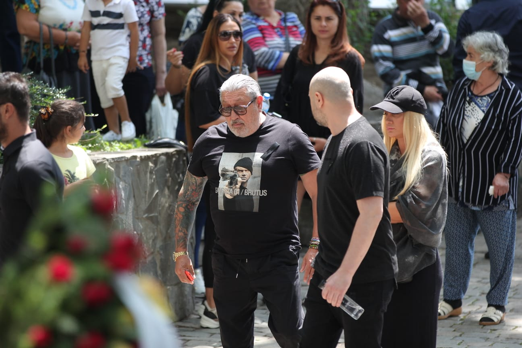 Serghei Mizil, apariţie inedită la înmormântarea lui Costin Mărculescu. Ce mesaj avea scris pe tricou