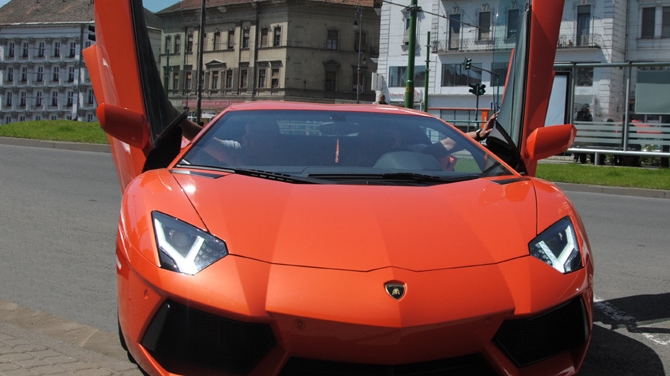 Credeai ca un Lamborghini Aventador e prea mult pentru Romania? Uite-l pe al doilea! Vezi cum arata si cine are bijuteria asta!