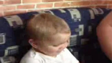 Cel mai tare copil ever! Mama ii spune ca-l iubeste, dar replica lui e de geniu - Este fratele lui Cum face, tati, rata: Mac Mac, ma c**! - Razi de lesini