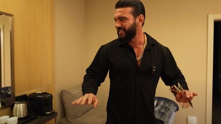 Dorian Popa a rezervat o cameră într-un hotel 4* din Chișinău. Ireal ce a găsit în cameră, pe măsuță