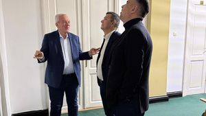 Primarul Buzăului, Constantin Toma, s-a întâlnit cu Marcel Ciolacu: „Împreună chiar putem dezvolta proiecte de anvergură, care să facă viața buzoienilor mai bună”