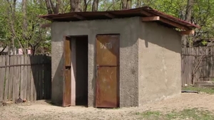 Institutul Național de Statistică prezintă condițiile de viață ale românilor: ”2, 5 milioane de români au WC în curte”!