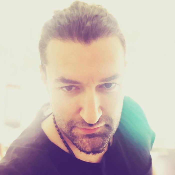 Amicul lui Smiley: ”Faceți d@#q nunta odată, că rămâne Ginuța fată mare! Vă pup!”