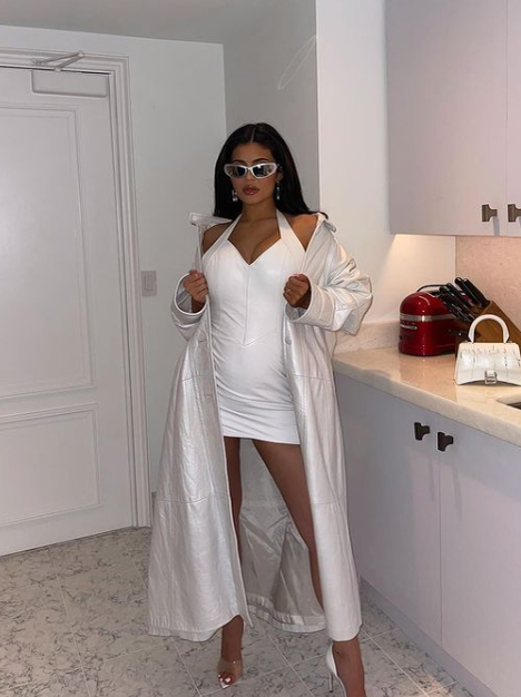Kylie Jenner s-a pozat cu burtica de gravidă la vedere. Vedeta este la a doua sarcină și arată impecabil