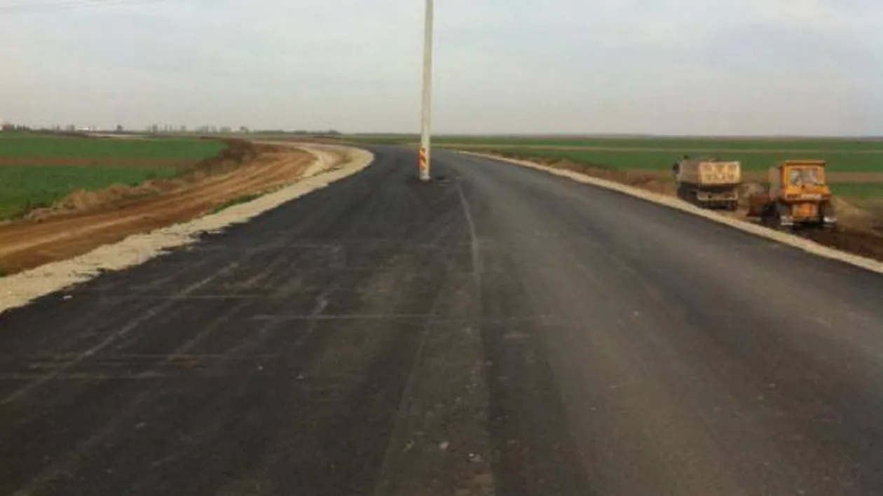 Numai in Romania se poate asa ceva! Stalpul din mijlocul centurii! FOTO demential !