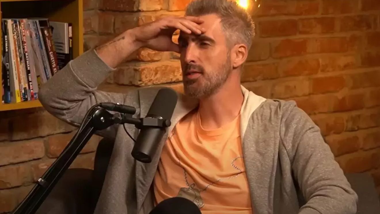 Ernest, sechestrat și forțat să întrețină relații intime cu soția altui bărbat: „Ce facem aici cu bărbatul tău? Stai liniștit, lui îi place să privească”