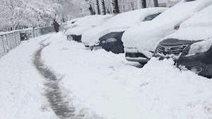 ANM anunță un nou val de ninsori de vineri. Temperaturile vor fi negative