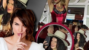 Celebrei prezentatoare Monica Bârlădeanu, de la PRO TV, i s-au scurs ochii după o dansatoare erotică!