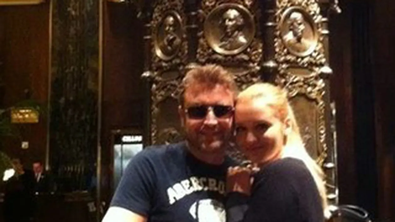 VIDEO Botezatu nu se desparte de Sandra! A luat-o cu el la Fashion Week in New York unde a lansat-o in lumea modei internationale!