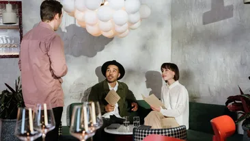 Restaurantul care a impus „taxa pentru adulții care nu pot fi părinți” a enervat la culme o clientă. Incredibil cât i-au pus în plus pe nota de plată