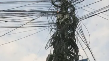 Un tanar a ajuns in coma, dupa ce s-a electrocutat in timp ce fura cablu