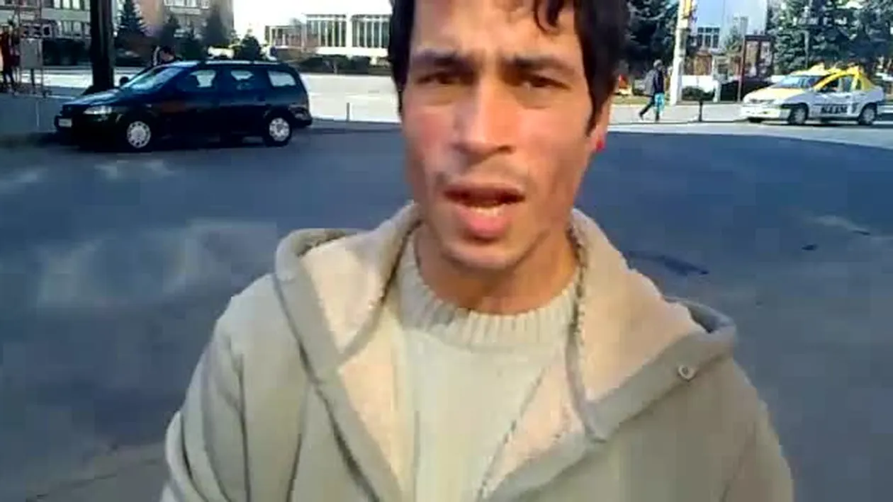 Il recunosti dintr-o mie romani! Barbatul-orchestra care canta pe “limba” lui a rupt Youtube-ul in doua