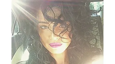 ADELINA PESTRIŢU nu se poate decide! A rămas în costum de baie şi le-a cerut ajutorul fanilor. Iată imaginile în care a arătat tot ce-a avut mai bun