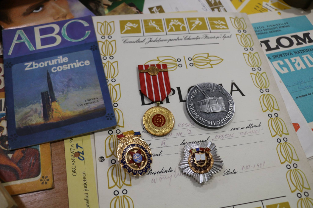 Medalii și diplome din perioada comunistă