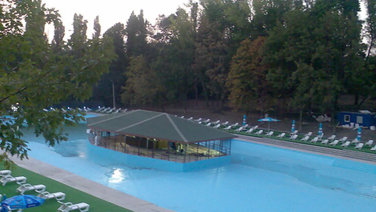 Sute de aradeni au participat la deschiderea sezonului estival la Strandul Neptun