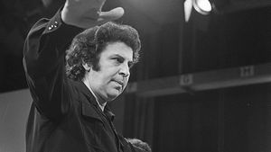 Doliu în lumea filmului și a muzicii! Celebrul compozitor Mikis Theodorakis, autorul coloanei sonore din Zorba Grecul, a murit