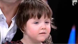 Cum arată acum fetița hrănită doar cu pufuleți și ceai. Are 10 ani și…