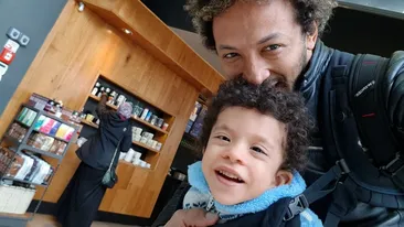 Kamara, melodie de suflet pentru fiul său: ”De multe ori judecăm omul înainte de a-i cunoaște povestea”