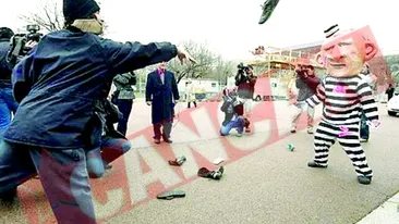 10 milioane de dolari pentru pantofii azvarliti in Bush