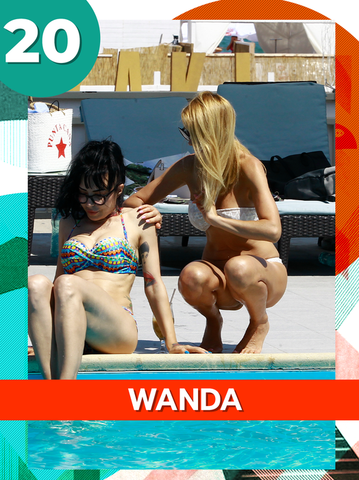 TOP 30 SEXY-VEDETE taaare jucăușe! Avem imaginile verii! Denisa Biță și Simona Trașcă s-au pupăcit, în timp ce Adelina Pestrițu și Roxana Vancea…