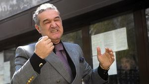 SCANDAL la Poarta Alba! Gigi Becali s-a luat la bataie cu un alt detinut, suporter infocat al Stelei