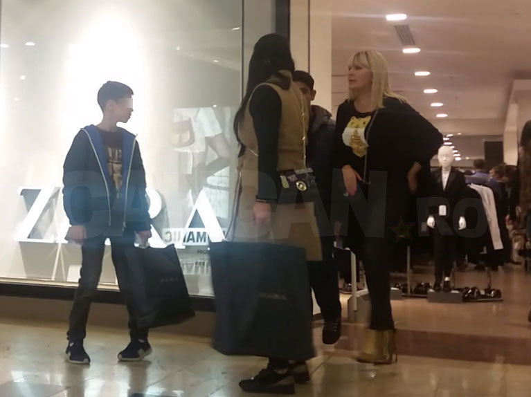 ”Moş Nicolae” a venit mai devreme!  Elena Udrea şi-a echipat ”finuţii” de iarnă!