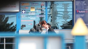 Roxana Ilie Plesea a inceput analizele inainte de operatia de extirpare a alunitelor! Vezi cine ii e alaturi si cum o imbarbateaza