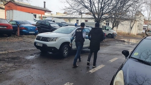 „Bonnie și Clyde” de Craiova, reținuți de polițiști. O femeie și un bărbat din Dolj organizau furturi „ca la carte”