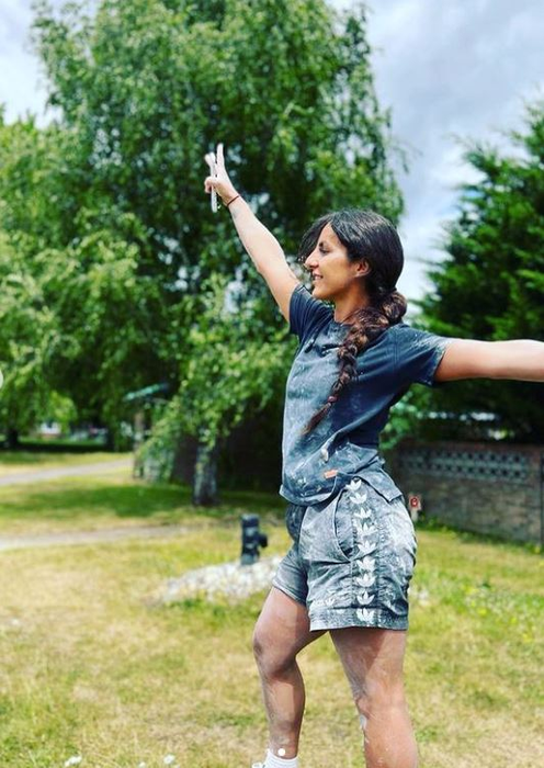 Cum arată femeia de 27 de ani care a ales să tencuiască pentru bani: „Mi se spune că sunt prea frumoasă pentru asta”