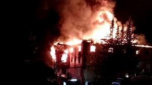 Incendiu la un cămin! 12 persoane au murit şi 22 au fost grav rănite