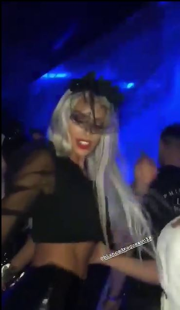 Bianca Drăgușanu, dans erotic în Loft, spre admirația generală
