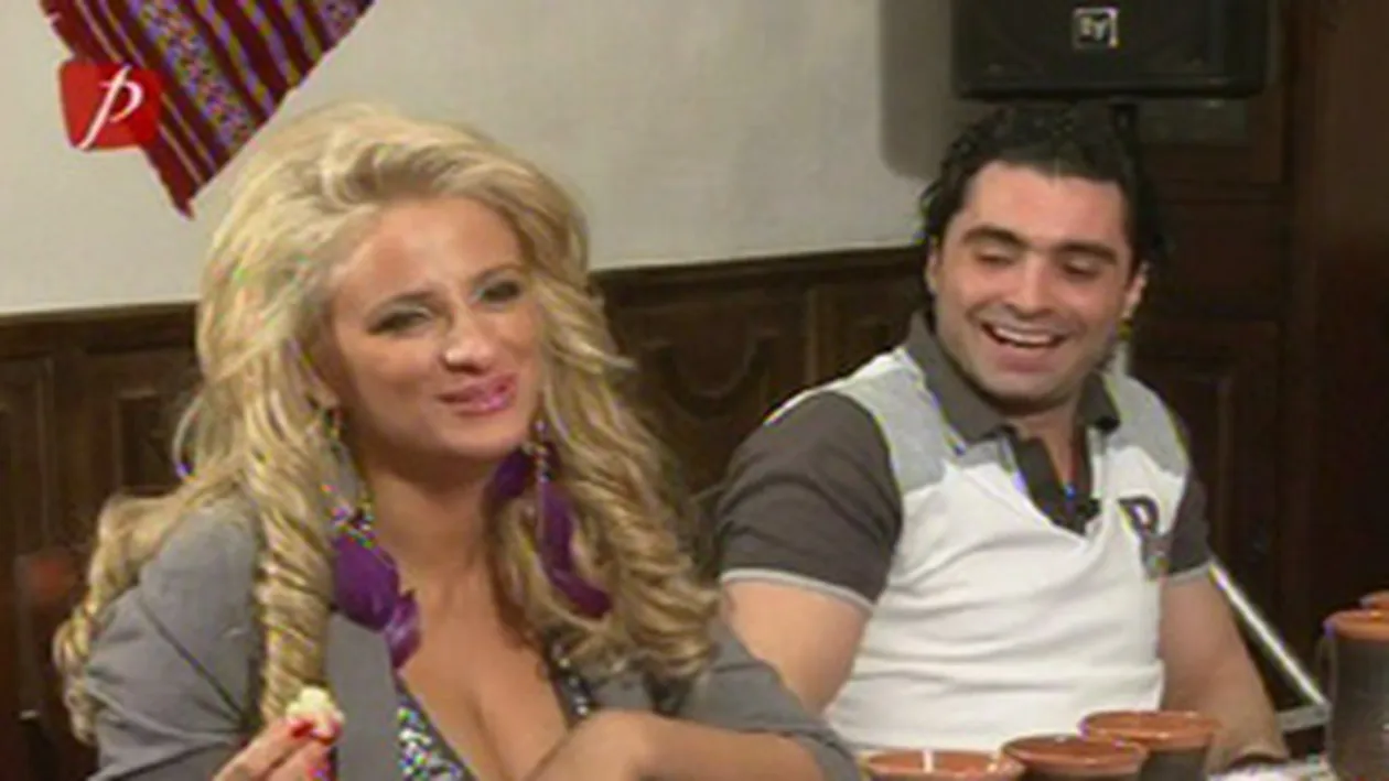 VIDEO Pepe i-a bagat mana in decolteu Sanzianei Buruiana! Esti plina de muraturi! Bine ca nu te-ai fardat intre sani!