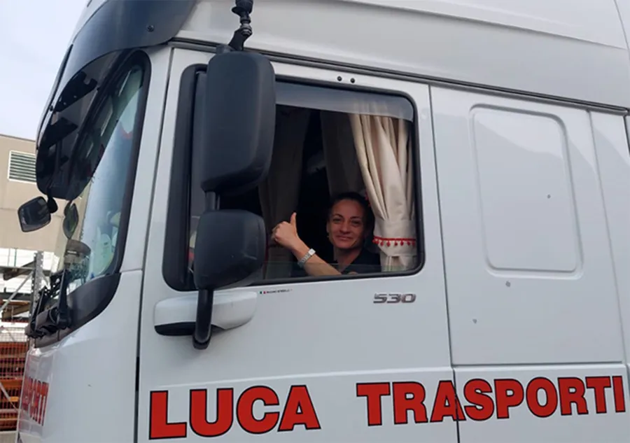 Simona Ioniță s-a angajat în Italia ca vânzătoare, dar a fost concediată. Ireal ce a ajuns să facă acum pentru bani