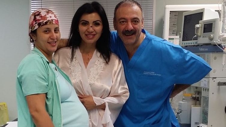 În weekend s-a ”tunat”, iar luni a fost pe TV! Cum a apărut Adriana Bahmuţeanu în direct: ”Am nişte tuburi de dren pe aici!”