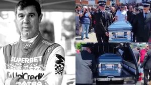 Momente sfâșietoare la înmormântarea lui Mihai Leu! Sicriul cu trupul neînsuflețit a fost scos din Casa de Cultură sub aplauzele tuturor