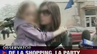 VIDEO Monica Gabor si-a incurcat prioritatile venirii in tara! Fiica ei ocupa ultimul loc: "Primul motiv pentru care am venit este ca pe data de 20 decembrie va avea loc un eveniment caritabil"