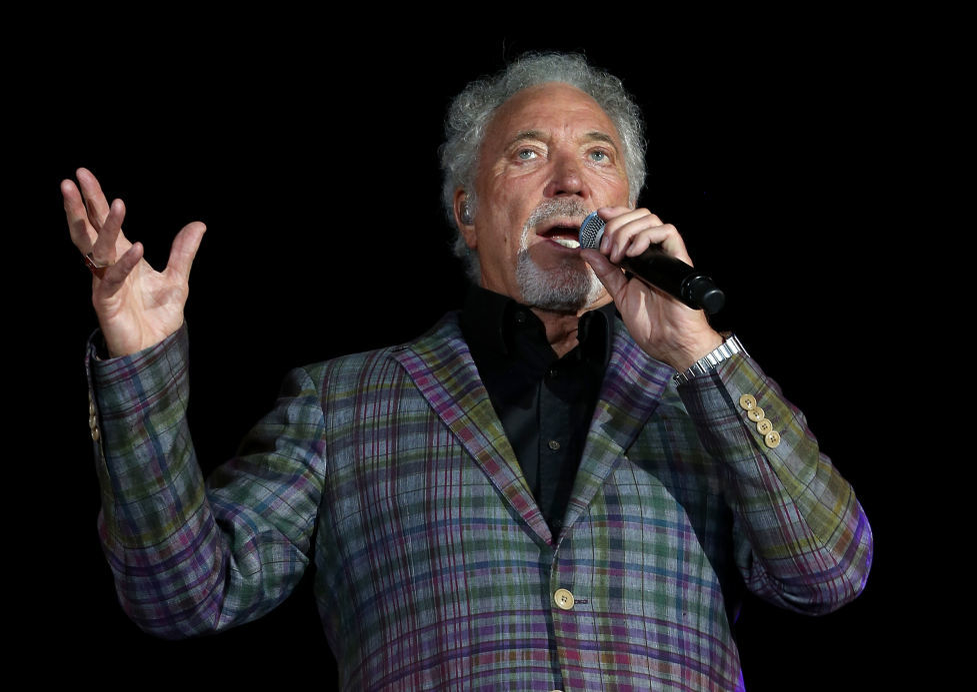 Tom Jones a fost şi el victima unei hărţuiri sexuale: „M-am simţit îngrozitor”