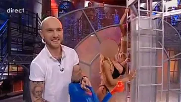 Mai PENIBIL de atat nu se putea! Unei VEDETE TV i s-a vazut tamponul in DIRECT