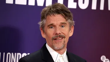 Ethan Hawke spune lucrurilor pe nume! De ce Tom Cruise l-a făcut să se simtă „furios” și „inferior” ca actor