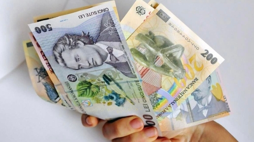 500 de lei pe carduri pentru acești români. Ministerul a anunțat când vor intra tichetele educaționale
