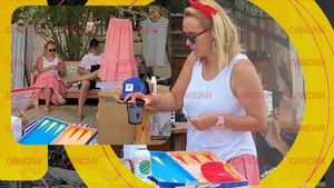 Vedeta PRO TV e întreprinzătoare în timpul liber ! Andreea Esca s-a privatizat la mare: vinde haine pe plajă!