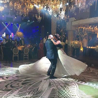 Maria dansează la nuntă