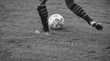 Doliu în fotbal! Un jucător de doar 22 de ani a murit în vacanță, în timp ce încerca să își facă un selfie