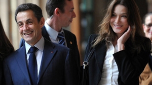 Portretul Carlei Bruni, in centrul unei expozitii de tablouri pictate de tatal lui Nicolas Sarkozy!
