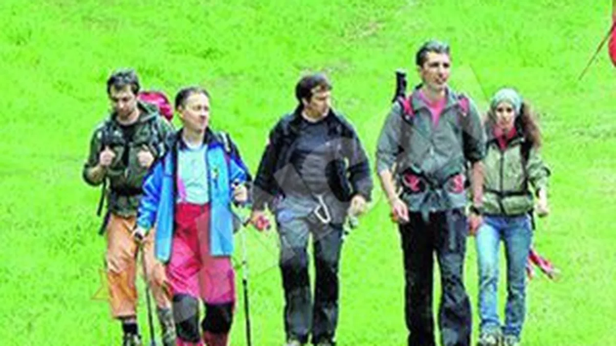 Femeia si fiul sau care au ramas blocati pe Valea Caraimanului, recuperati de salvamontisti