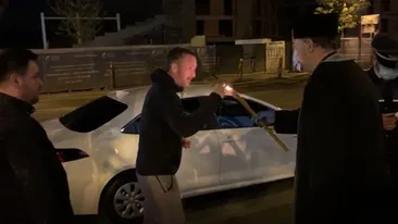 Mihai Stoica a sfidat regulile din Ordonanțele Militare și a mers să ia Lumina Sfântă de la Mănăstirea Cașin! Martorii au fost uimiți când l-au văzut cum era îmbrăcat în plină pandemie de coronavirus | VIDEO