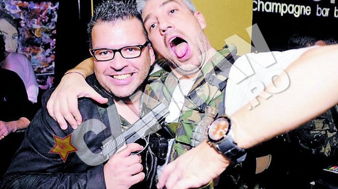 Michael Richard, DJ si pistolar la un chef organizat in clubul lui "Sanchi". Milionar la platane, cu arma la cingatoare