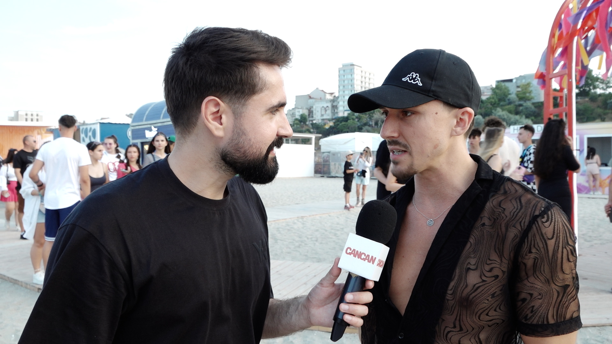 Anul trecut, Emil Rengle a reușit performanța de a săruta 20 de bărbați la Neversea / (Sursa: Captură video)