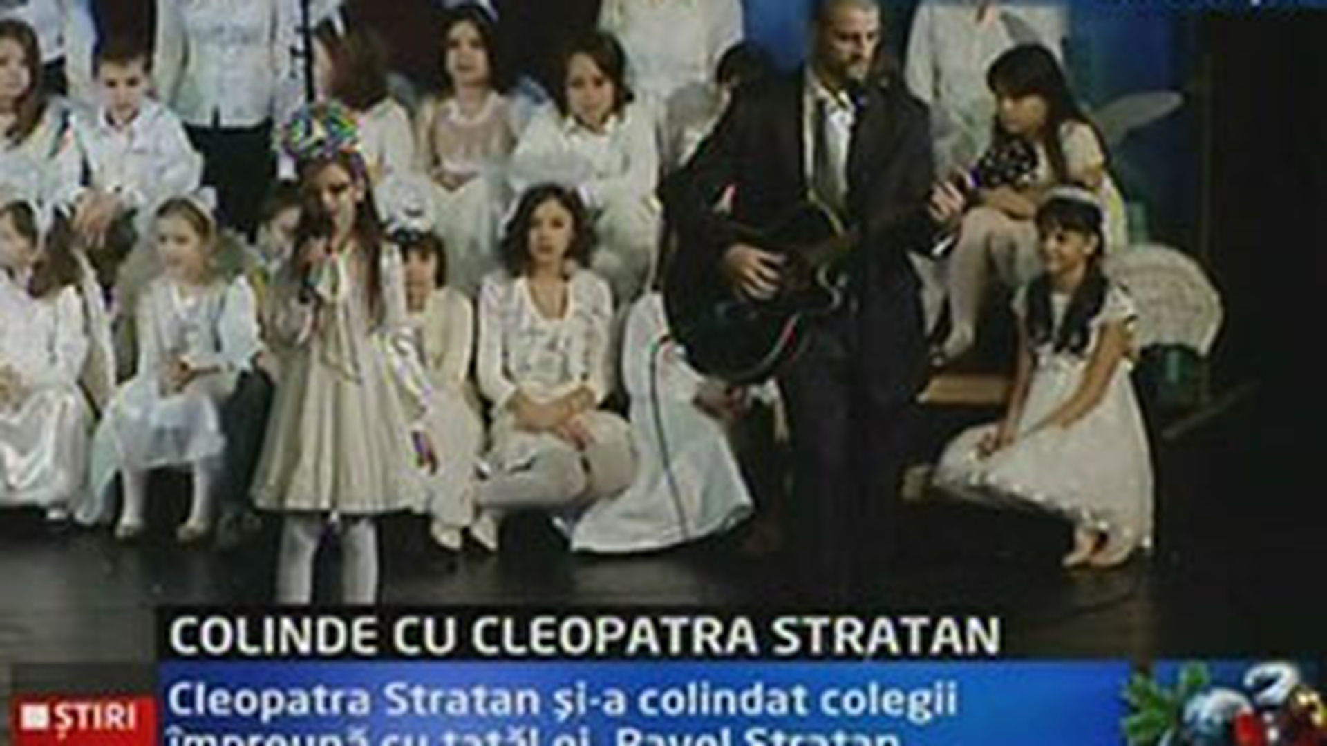 VIDEO Cleopatra Stratan a colindat impreuna cu tatal ei! Afla ce mesaj le-a transmis parintilor ei!